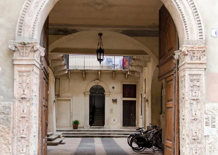 Palazzo Degli Affreschi Lägenhet