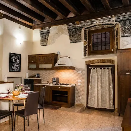 Palazzo Degli Affreschi Appartement Verona