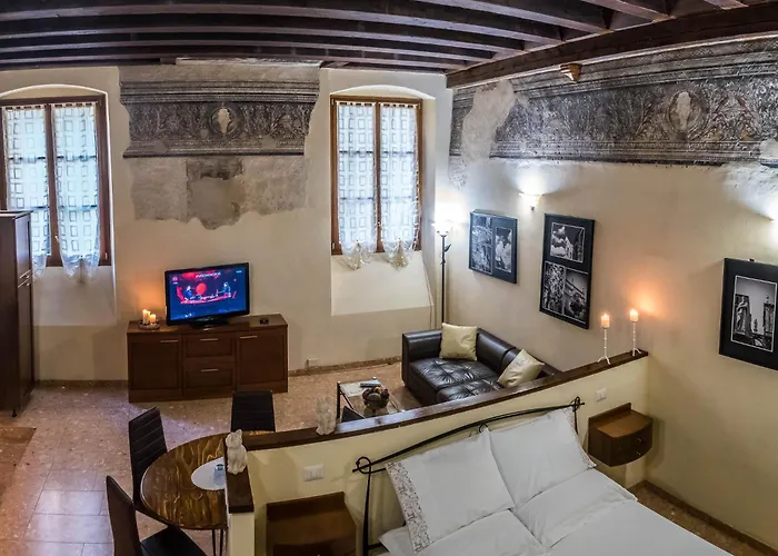 Palazzo Degli Affreschi *