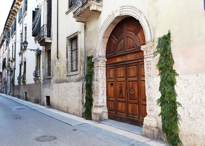 Palazzo Degli Affreschi * Verona