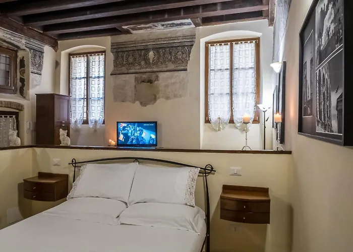 Palazzo Degli Affreschi דירה *