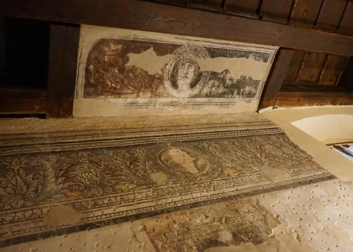 Palazzo Degli Affreschi *