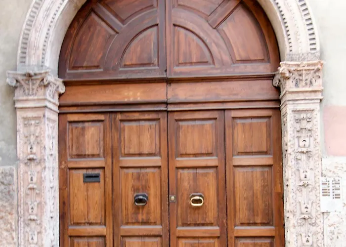 דירה Palazzo Degli Affreschi